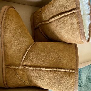 Brand new Lamo winter boots size 7